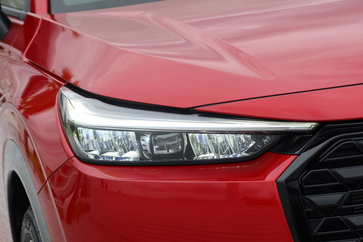 ホンダ・ヴェゼルe：HEV RS（ヘッドランプ）
