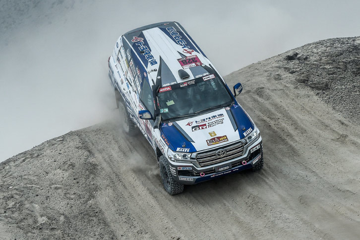 市販車無改造部門で優勝した、三浦 昴／ローラン・リシトロイシター組の「トヨタ・ランドクルーザー」。