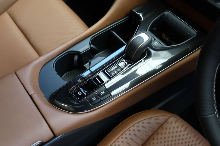 トヨタ・クラウン エステート（センターコンソール）