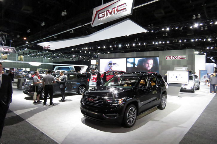 ロサンゼルスモーターショー2017のGMCブースの様子。