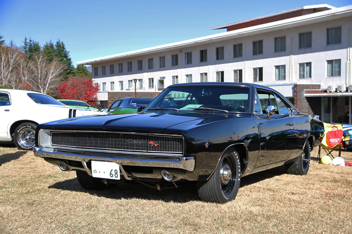 黒ずくめでさらに迫力を増した1968年「ダッジ・チャージャーR/T」。