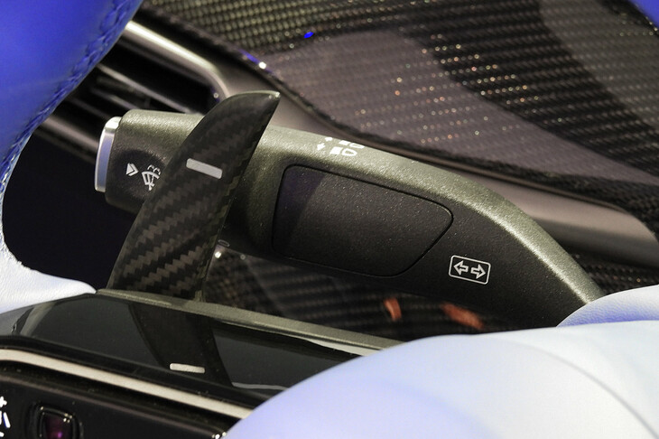 アストンマーティン・ヴァンキッシュ ヴォランテ（シフトパドル／ウインカー＆ワイパーのコントローラー）