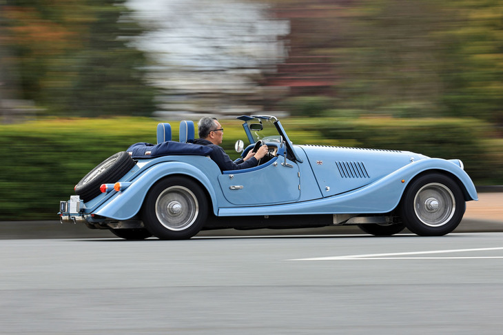 「プラスフォー」はスポーティーで刺激的でありながら、“緩さ”や“優しさ”も持ち合わせた希有（けう）なスポーツカーだった。