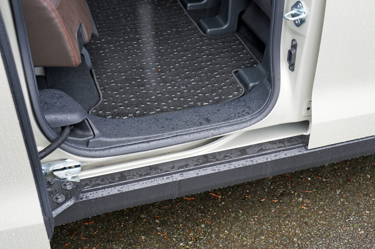 三菱eKクロス スペース（スライドドアの開口部）