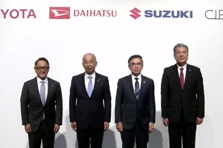 左から、トヨタ自動車の豊田章男社長、ダイハツ工業の奥平総一郎社長、スズキの鈴木俊宏社長、Commercial Japan Partnership Technologiesの中嶋裕樹社長。