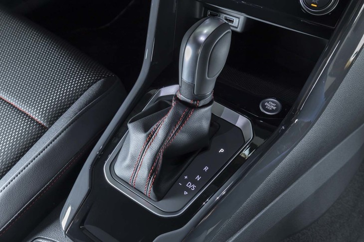 トランスミッションは7段のデュアルクラッチ式ATを採用する。