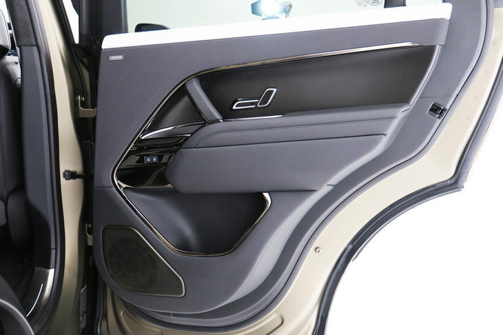 レンジローバー・スポーツSVエディションワン（リアドアトリム）