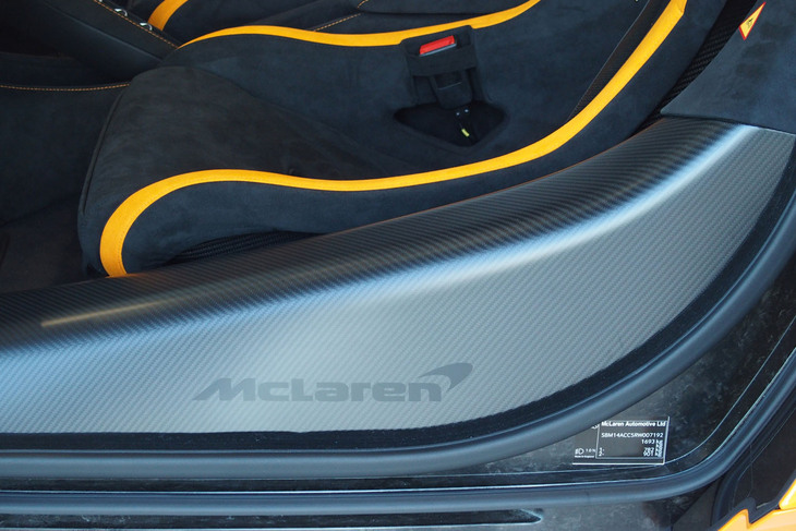 マクラーレン750S（サイドシル）