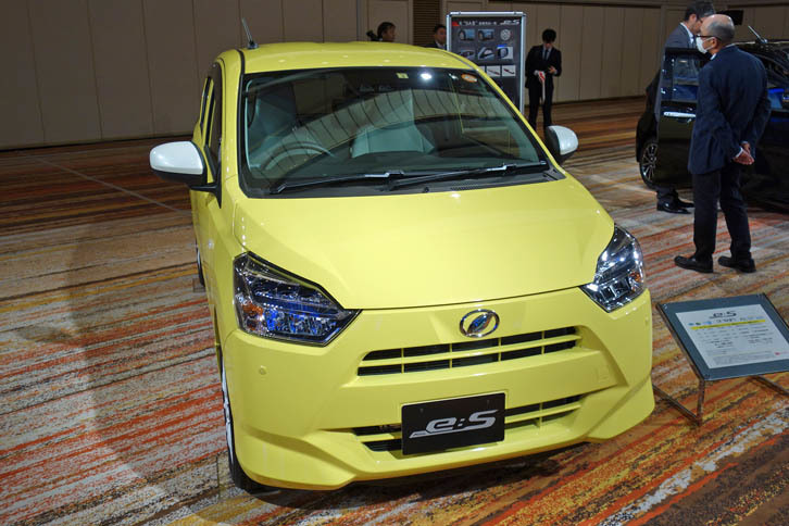 低燃費、低価格＋αの魅力を目指して開発された2代目「ダイハツ・ミラ イース」。とはいえ、87万4800円からという価格は魅力的。