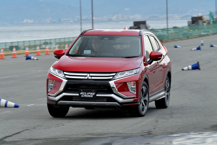 スラロームテストでは、背の高さに似合わぬ俊敏な走りが体感できた。