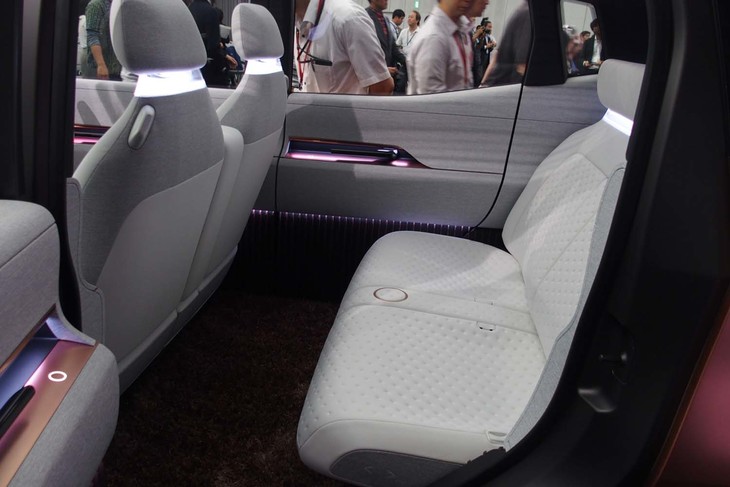 「ニッサンIMk」のリアシート。