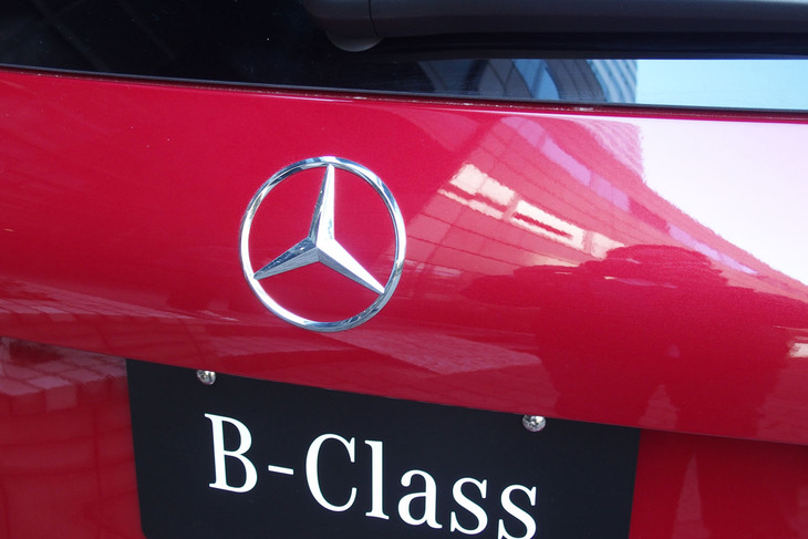 メルセデス・ベンツB200d（リアゲートのエンブレム）