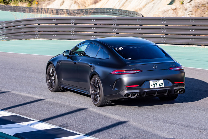 THE MAGARIGAWA CLUBのコースでは、「AMG GT63 S Eパフォーマンス クーペ」よりもスペック的に劣るはずの「AMG GT53 4MATIC＋（ISG）ファイナルエディション」のほうが楽しいと感じた。直6で鼻先が軽いことと、トルクベクタリングが効果的に作動していることがその要因として挙げられる。