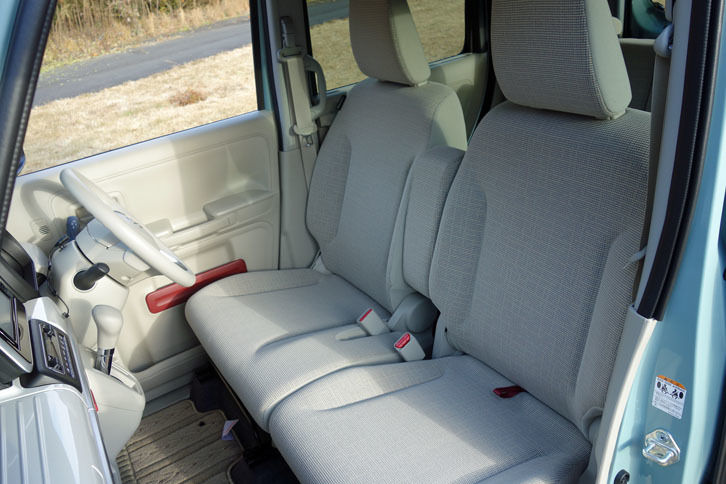 スズキ・スペーシア ハイブリッドX（フロントシート）