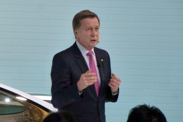 登壇するトヨタ自動車のディディエ・ルロワ副社長。