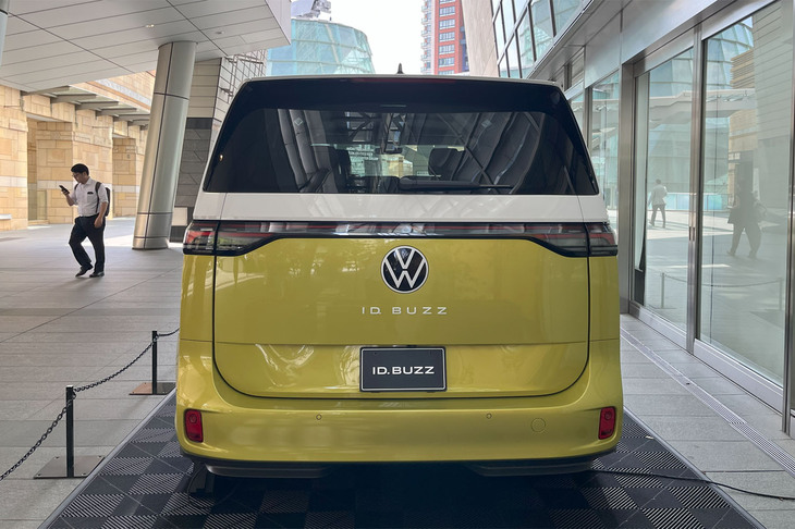 「プロ」の外寸は、全長4715mm、全幅1985mm、全高1925mmで、ホイールベースは2990mm。