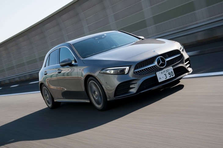 同じ「A180スタイル」ながら、オプションの「AMGライン」（25万5000円）装着車に乗り換える。18インチタイヤを履くこちらのほうが、乗り心地はいくぶん良く感じられた。