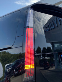 コンピューター画像のピクセルから着想を得た「パラメトリックピクセル」デザインが採用されているのは、「アイオニック5」などと共通。