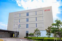 100年以上の歴史を持つカヤバ。社名は1985年に萱場工業からカヤバ工業に変更され、2015年にはKYB株式会社へと改称。2023年10月に現在の社名であるカヤバ株式会社に変更された。