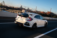 ニュルでの記録挑戦はかなわなかった「タイプR」だが、ホームグラウンドである鈴鹿サーキットではFF車最速となる2分23秒993のラップタイムを記録。ホンダの意地を見せつけた。