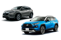 今年（2019年）販売好調な「ホンダ・ヴェゼル」（左上）と「トヨタRAV4」（右下）。小柄なヴェゼルでも全長は4.3ｍ級と、SUVのメインストリームはまだ「ロッキー／ライズ」より“大きめ”のところにある。