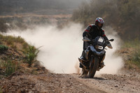 よりトルクフルになった新エンジンの特性は、オンロードではもちろん、オフロードでの操作性の向上にも寄与していた。