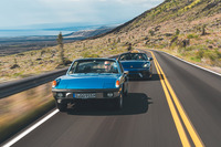 1970年の「914/6」（前）。最高出力110PSを発生する「911T」用の2リッターフラット6をリアミドに搭載している。