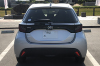 シルバーのボディーカラーはいささか地味だが、レンタカーの「ヤリス」はいいクルマだった。まぁ、レンタカー屋さんにすりゃ、コンパクトクラスはどれも同じ。カーマニアが一喜一憂しているとは思いもしないんだろうなぁ。