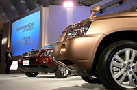 トヨタ「ハリアー」「クルーガー」にハイブリッドシステムを搭載