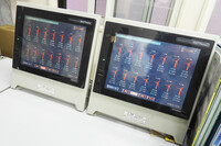 管理棟にて、風車の稼働状態を表示するモニター。広大なオトンルイ風力発電所だが、その保守管理に携わるスタッフがたったの2人ということにも驚いた。