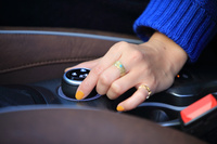 「500Xクロスプラス」には走行モード切り替え機構が備わっており、路面状態に応じて「Auto」「Sport」「Traction」の3つの中からモードを選択できる。雪上路では、もっぱら「Traction」モードで走行した。