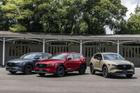 2023年9月に発表された2代目「CX-5」の改良モデル。メーカーセットオプションの内容やグレード展開の見直しが行われたほか、特別仕様車として「レトロスポーツエディション」が設定された。
