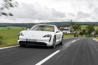 ポルシェ史上初となるEVの量産モデル「タイカン」。電動モーターで駆動するこのモデルにポルシェらしさはどのように宿っているのか、リポートします。（photo：Porsche）