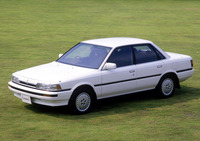 きっちり4年のインターバルで1986年に登場した3代目「カムリ」。基本的なプロポーションは2代目から受け継ぐが、時代の傾向もあって角が丸められた。