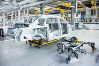 新型「ファントム」に採用されている、新世代プラットフォーム「アーキテクチャー・オブ・ラグジュアリー」。4WDのドライブトレインにも対応しており、2018年に発表予定の新型SUVをはじめ、すべての新世代モデルに使用される予定となっている。