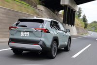 発表からの1カ月で、月間販売計画の8倍にあたる2万4000台の受注を記録した「RAV4」。4WD比率の高さや、若いユーザーの多さも特徴となっている。