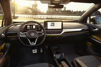 インテリアの意匠は「ID.3」と共通。機械式のスイッチ類を整理し、すっきりとしたデザインとなっている。