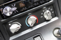 「バイパー」のエアコンの操作パネル。このクルマを買ったときは「ついに私も、エアコンが効いて音楽の聞けるクルマを……」って思ったもんですよ。