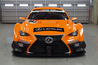 ピットにもレーシングカーがずらり。2014年からSUPER GTのGT500クラスに投入されるニューマシン（写真）も並べられた。
    