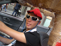 「フォード・モンデオ」を操る医学部1年生くん。