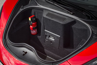 フロントセクションには十分な容量のラゲッジスペースが用意される。