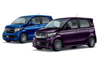 新色「ブリリアントスポーティブルー・メタリック」の「N-WGN Gスタイリッシュパッケージ」（奥）と、「プレミアムベルベットパープル・パール」の「N-WGNカスタムG・Lパッケージ」（手前）。