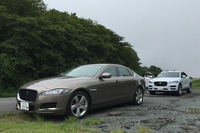 「Fペース」とともに。ラグジュアリーサルーンとクロスオーバーSUVという違いこそあるが、この2台には走りの感触で似たところが多々ある。詳しくはFペースの試乗記で。