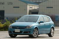 新型「オペル・アストラ」、スポーティに生まれ変わって登場の画像