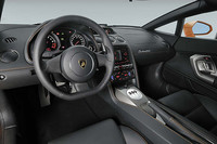 標準の「ガヤルド」同様、「ガヤルドLP550-2」にもあらゆるエクステリアカラーとインテリアトリムなどの組み合わせが可能なカスタマイズプログラム「アド・ペルソナム」が設定される。