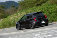 ブレーキシステムについては、フロント用ディスクの大径化（238φ→260φ）やリアブレーキのディスク化に加え、マスターシリンダーとブレーキブースターに専用のチューニングを採用。これに合わせ、VDCの制御も見直された。