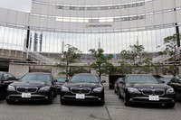 APECで首脳移送用車両に採用された「760Li High Security」。ガラスが厚さ6cmの防弾タイプとなるほか、ボディ各部や床下に装甲パネルが配され、乗員保護性能が高められている。 
