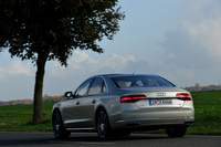 リアコンビネーションランプのデザインも変更された。写真は「A8 4.0 TFSIクワトロ」。