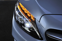 最適な照射モードを自動で選択するフルLEDヘッドライト「LEDインテリジェントライトシステム」が標準で装備される。