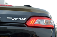 LED式リアコンビランプの傍らには「XPLAY（エクスプレイ）」のエンブレムが添えられる。